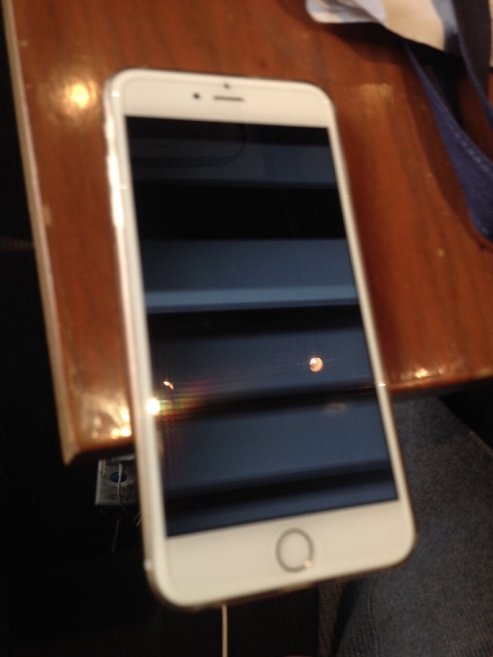 i6 plus閃屏不停