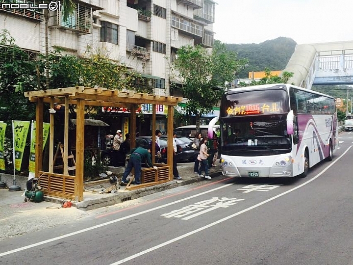 捐贈"巴士候車亭"