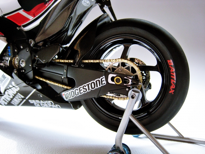 [作品分享] 歷史傳承！YAMAHA YZR-M1 世界GP參賽五十周年紀念