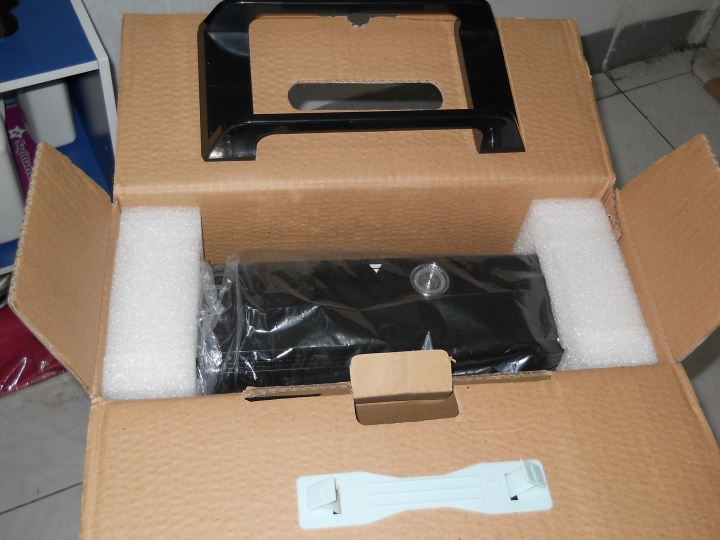 [開箱分享] M-ATX規格之 視博通 小奇兵   內建300W電源的鋼烤質感小機殼