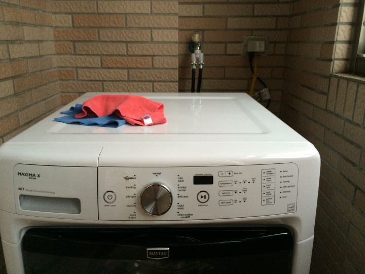「開箱」15公斤滾筒洗衣機 美泰克 MAYTAG MHW4200BW