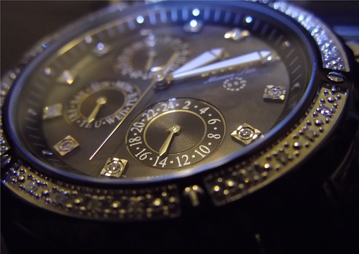 比較少見的牌子BULOVA 黑鑽錶