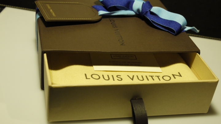 [開箱文] Louis Vuitton的MULTIPLE Taiga錢包