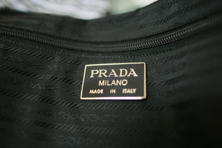 PRADA 的真假識別，你覺得這是真這是假?