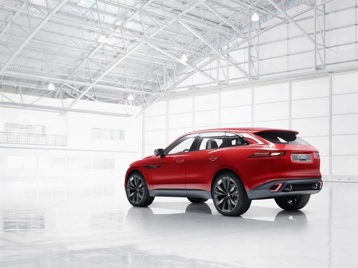 Jaguar 首輛跨界休旅車 F-Pace 預告