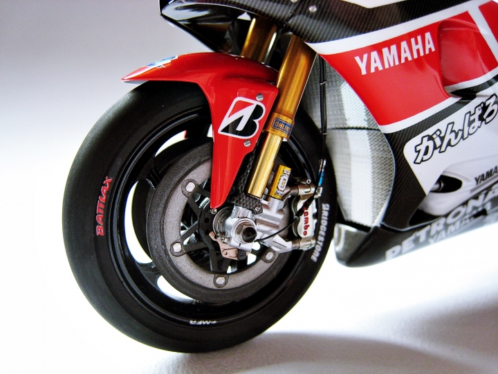 [作品分享] 歷史傳承！YAMAHA YZR-M1 世界GP參賽五十周年紀念