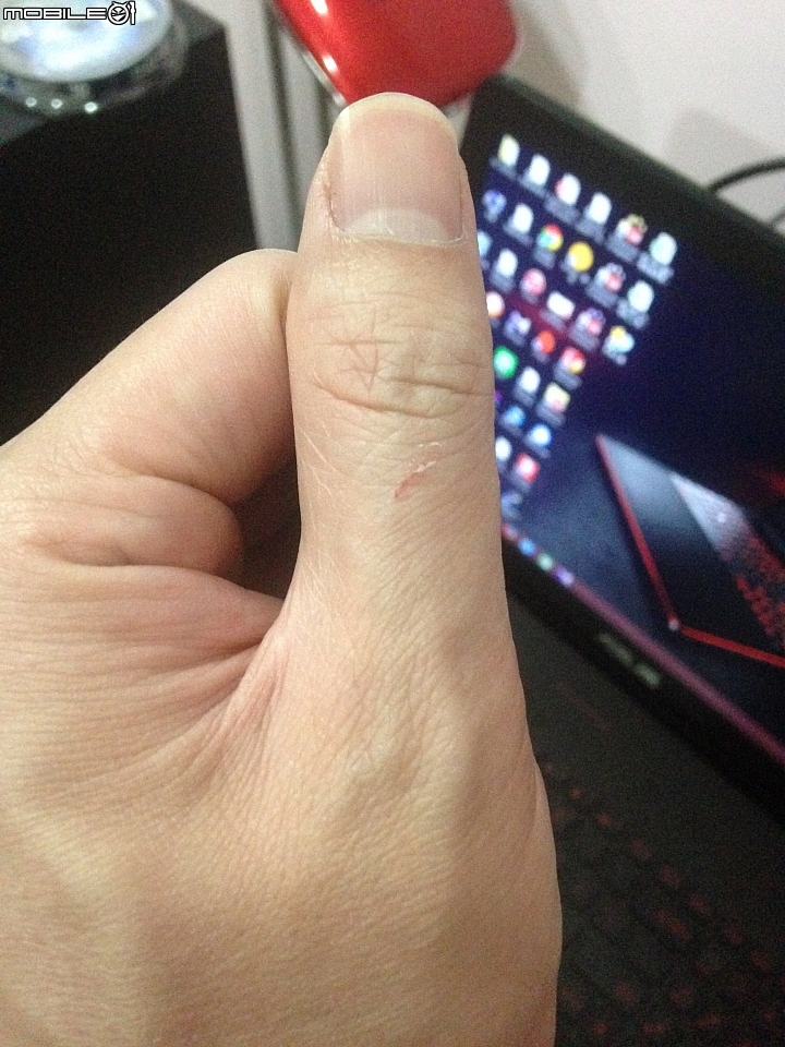 ASUS G551JM筆電割傷人事件