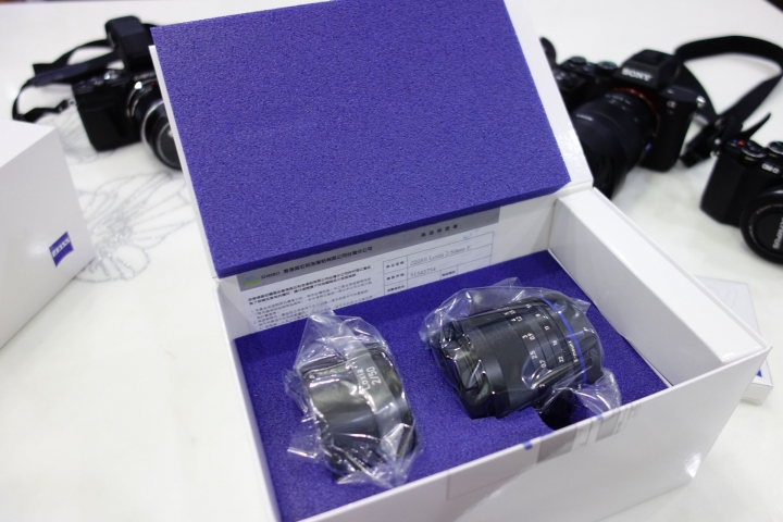 ZEISS  Loxia 50/f2   藍標、藍圈加持~ 從此考試都一百分!!!