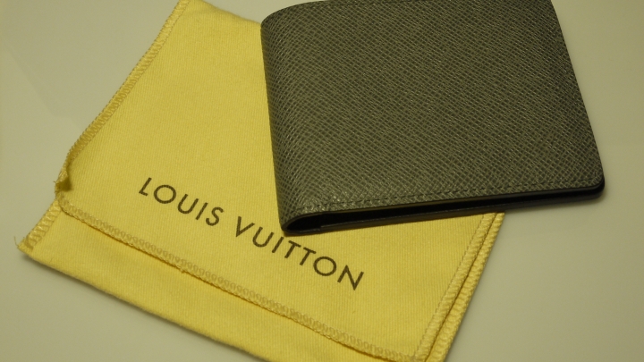 [開箱文] Louis Vuitton的MULTIPLE Taiga錢包