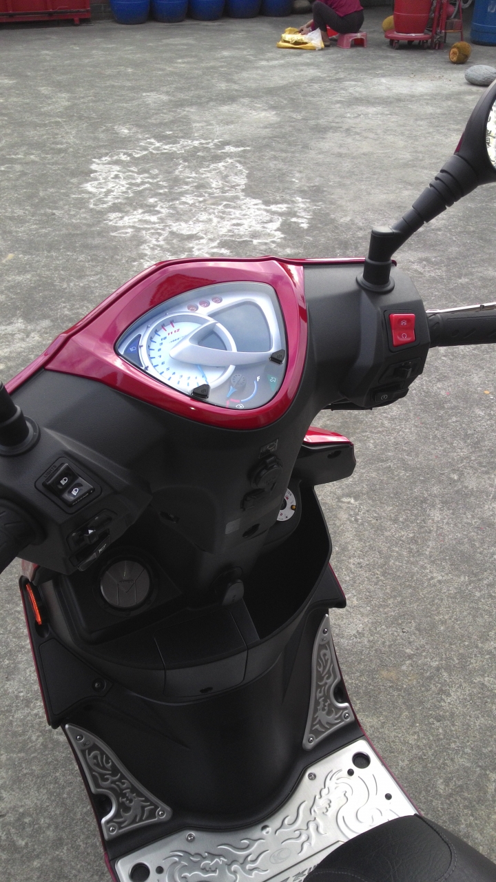 RCK 180 (ABS+motocam)暗紅色開箱