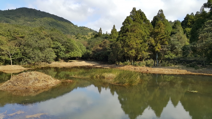 邊爬山邊玩邊照相，剛入手的note4