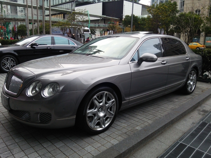1/18 微風松高 Bentley