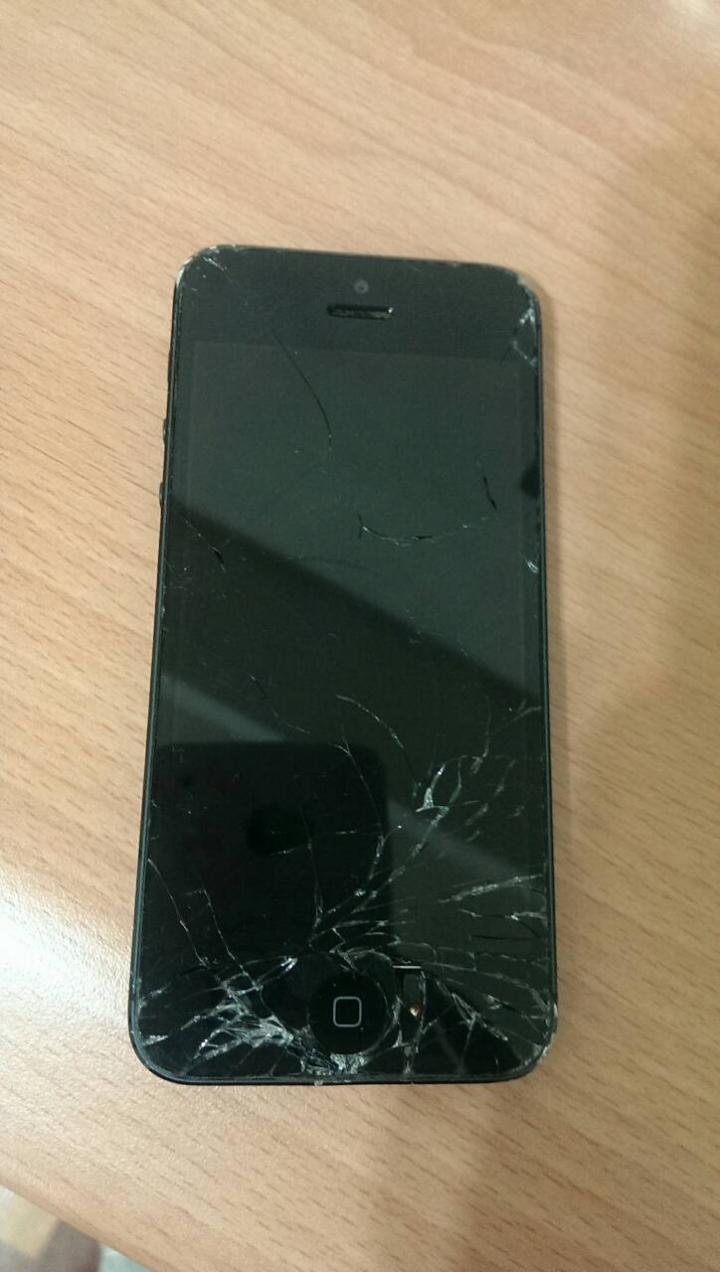 元旦假期路上拾獲I PHONE 5一支~~~~~