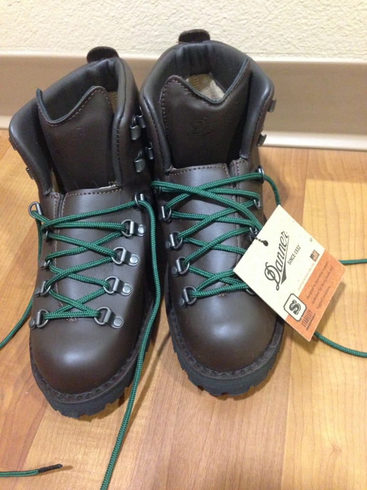 遲來分享的Danner Mountain Light II