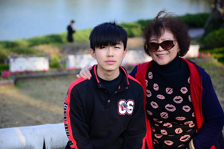 古堡照片中，有小孩們不同時期成長身影，有著美好回憶在古堡。