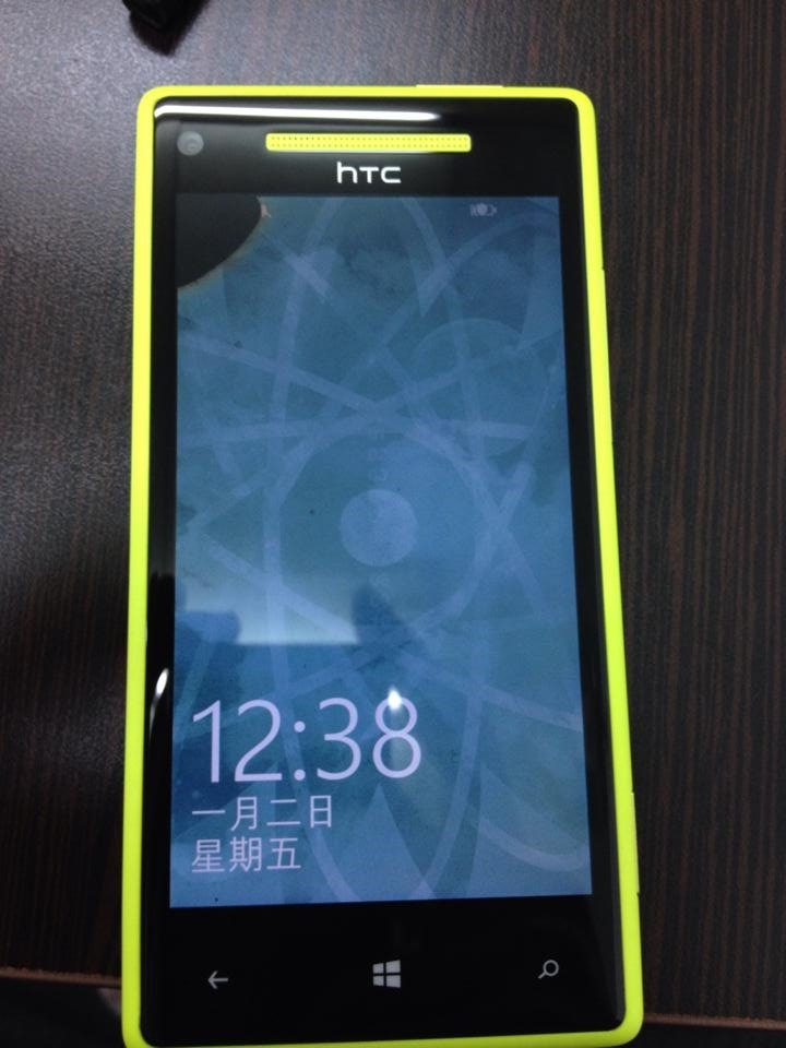 Htc 8X 螢幕壞掉該修嗎?