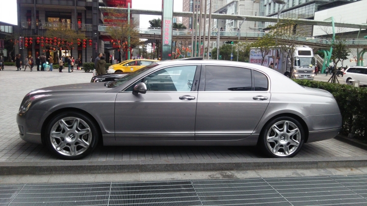 1/18 微風松高 Bentley