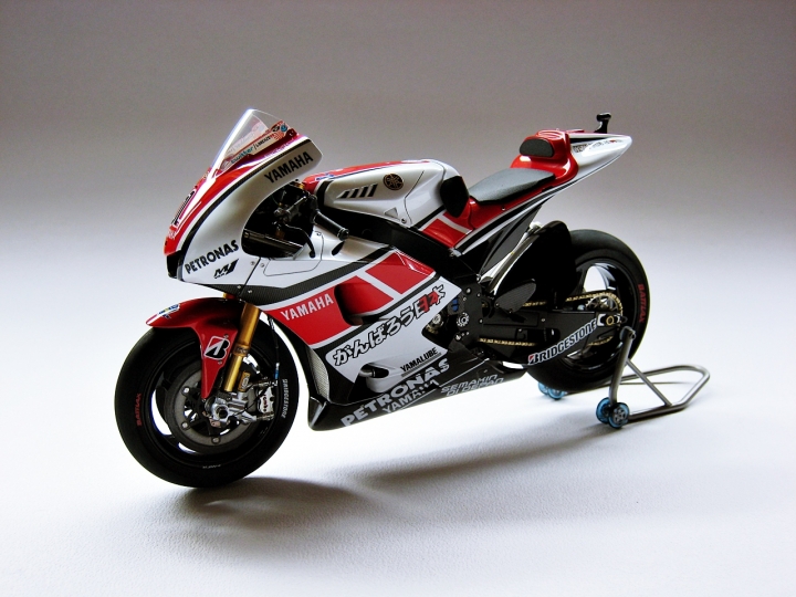 [作品分享] 歷史傳承！YAMAHA YZR-M1 世界GP參賽五十周年紀念