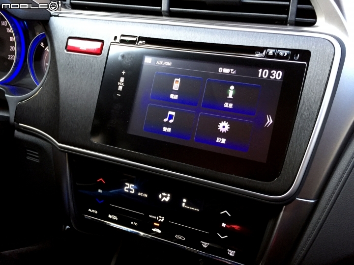 分享 honda FIT3 髮絲紋影音飾版 保護貼 new city 也有