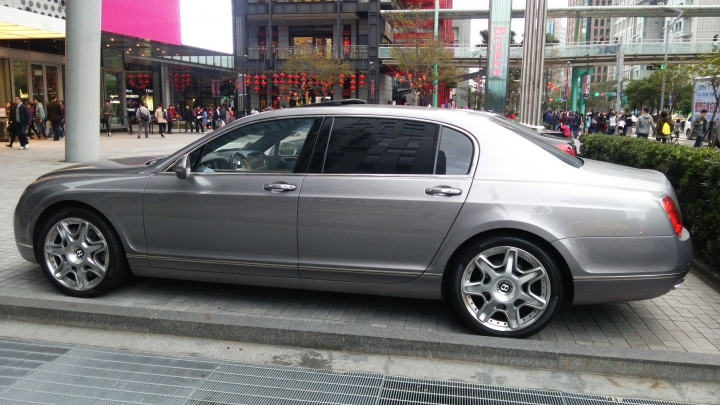 1/18 微風松高 Bentley