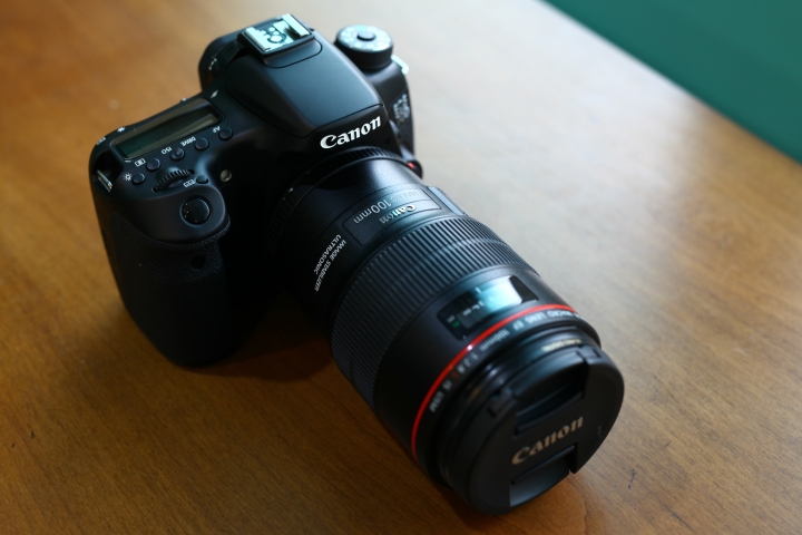 『簡單開箱』第一次買canon的aps-c機身70D。贈品電池一星期就到哩