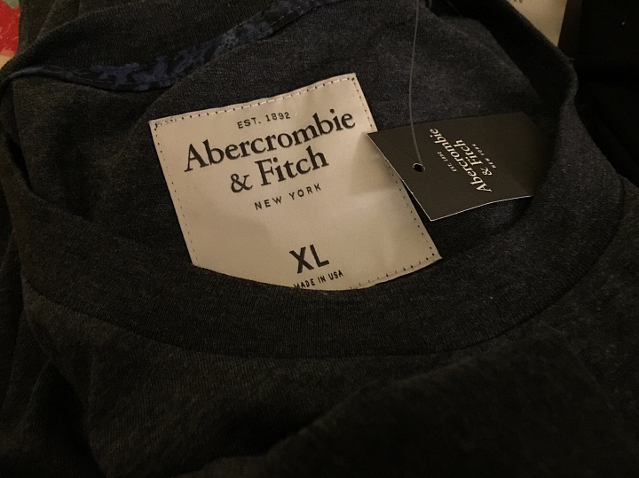 MADE IN U.S.A. 的 A&F Tee !!!