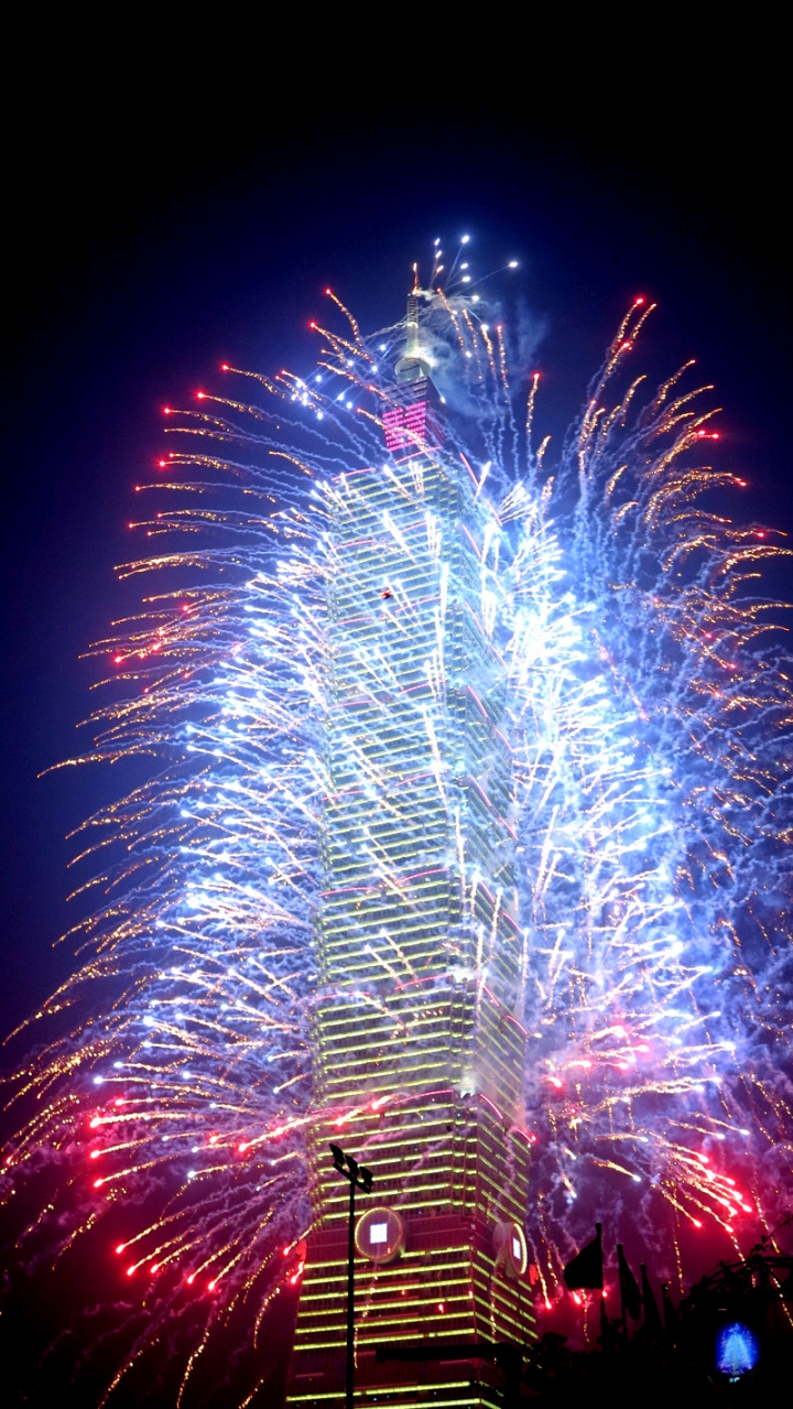 跨年夜驚見野馬出巡