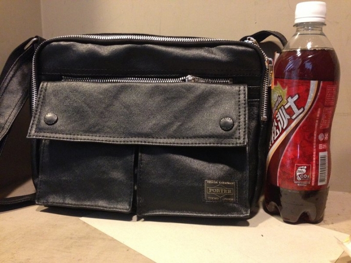 請問各位專業的大大們    這些包包是正的嗎???