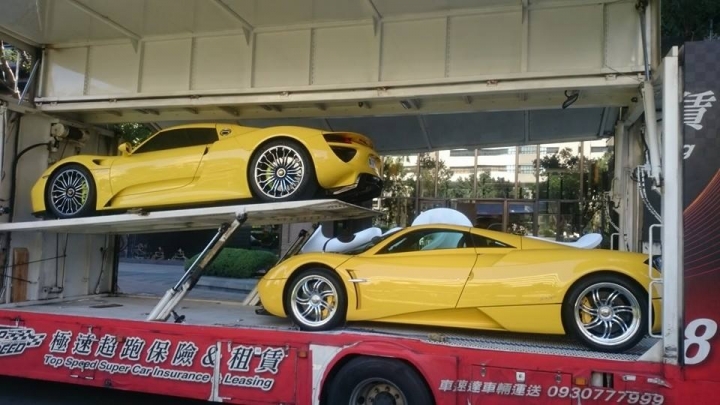 Pagani huayra vs Porsche 918 in 高雄