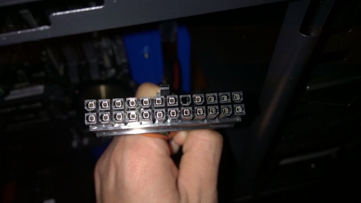 全漢黑騎士450  24pin疑問
