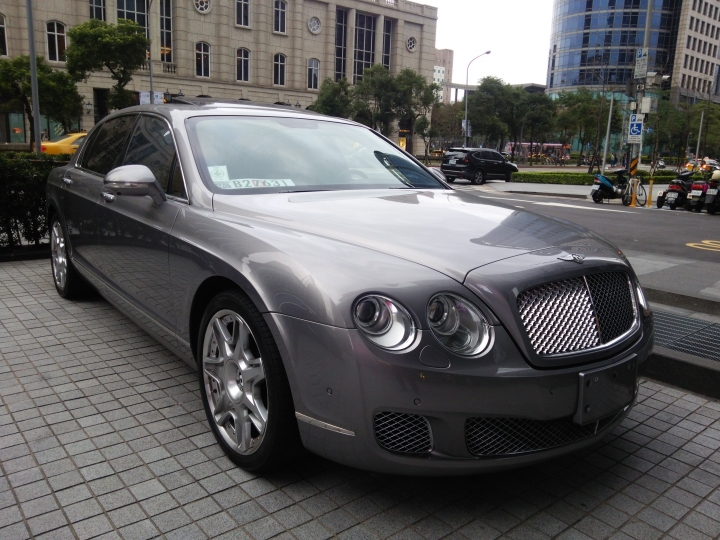 1/18 微風松高 Bentley