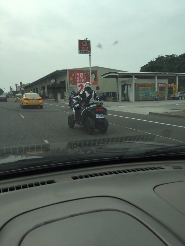 捕獲野生四輪機車