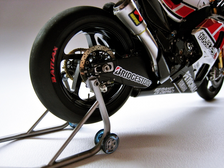 [作品分享] 歷史傳承！YAMAHA YZR-M1 世界GP參賽五十周年紀念