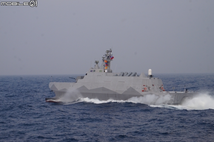 捕獲野生沱江艦，快到尾燈都看不到