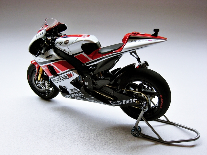 [作品分享] 歷史傳承！YAMAHA YZR-M1 世界GP參賽五十周年紀念