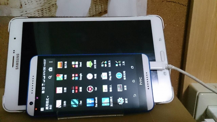 我的HTC 820D掛了....(感謝香蕉大的建議..她活過來了)