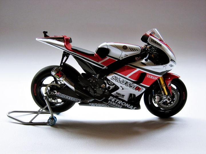 [作品分享] 歷史傳承！YAMAHA YZR-M1 世界GP參賽五十周年紀念