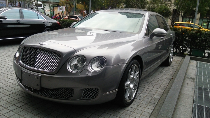 1/18 微風松高 Bentley