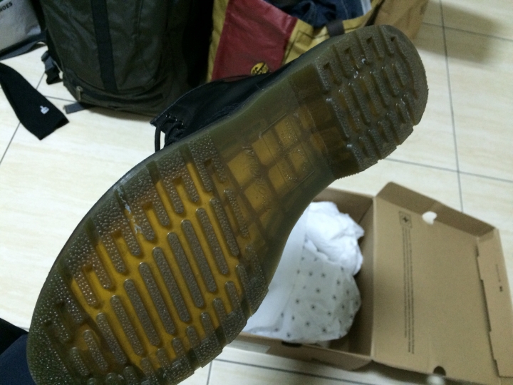 想請問這雙dr martens 1460 真假