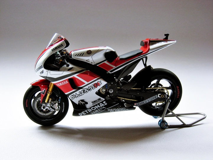[作品分享] 歷史傳承！YAMAHA YZR-M1 世界GP參賽五十周年紀念