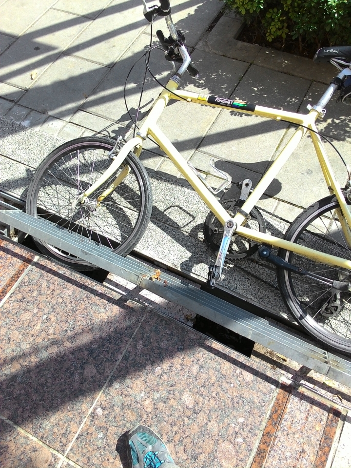 我也遇到了水溝蓋事件