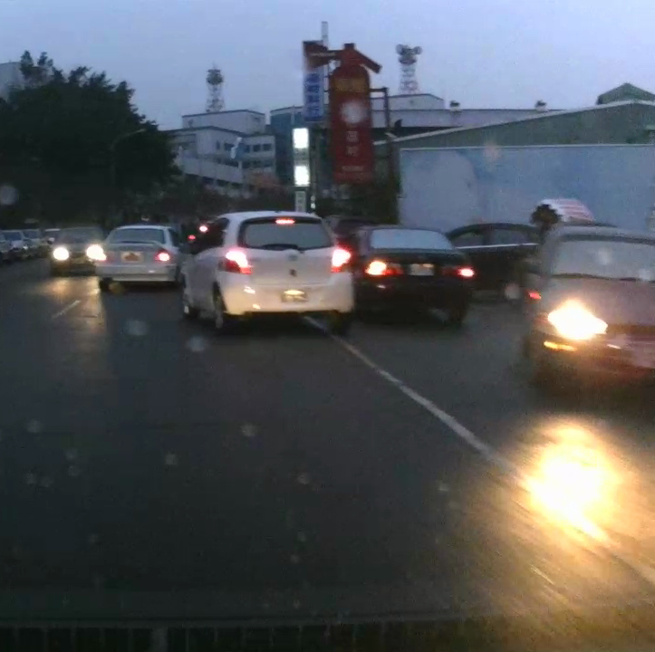 肇事車輛車牌模糊,跪求各位網友協助