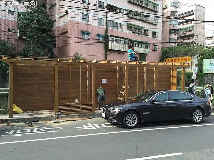 捐贈"巴士候車亭"