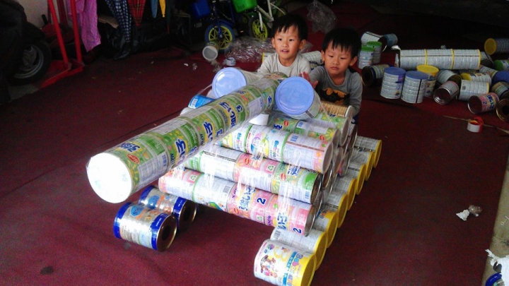 奶粉牆裝潢, 變身奶粉戰車