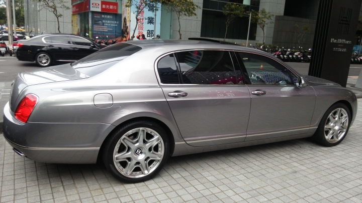 1/18 微風松高 Bentley