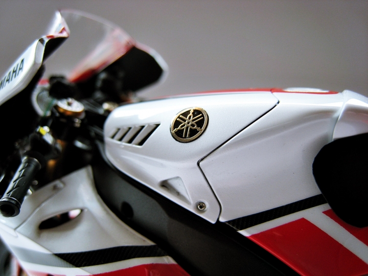 [作品分享] 歷史傳承！YAMAHA YZR-M1 世界GP參賽五十周年紀念