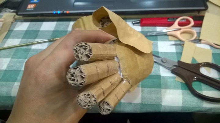 手做瓦楞紙丁小雨(阿拉蕾)