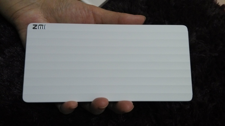 [新品] ZMI行動電源10000mAh 與 小米行動電源5000mAh 不專業開箱