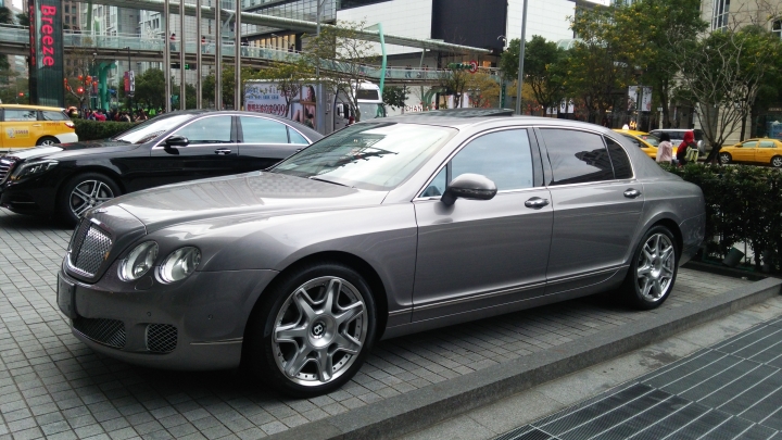 1/18 微風松高 Bentley