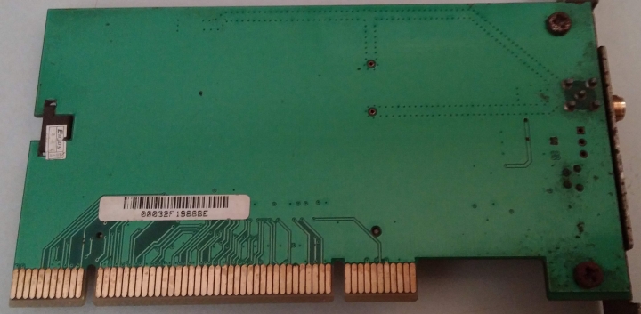 求救~這張pci介面的無線網路卡我找不到驅動,只知道是D-LINK